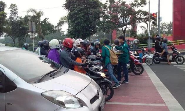 Takjil On The Road Ala Mahasiswa STISNU
